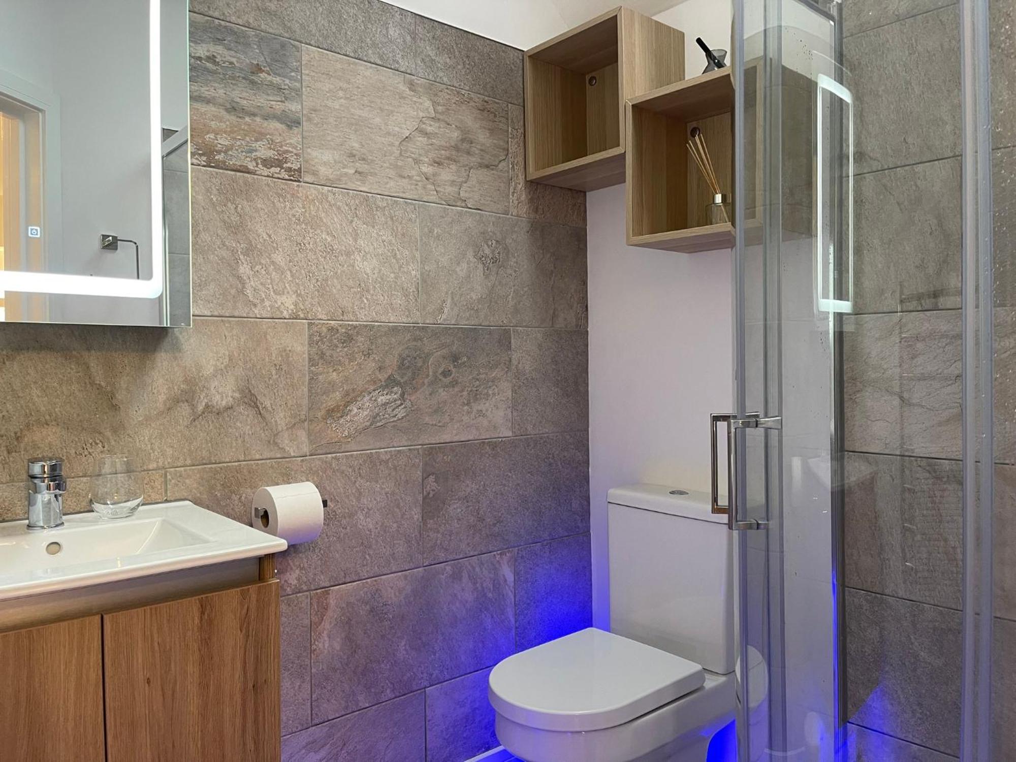 Vibrant Apartments Close To City Centre Cardiff Ngoại thất bức ảnh